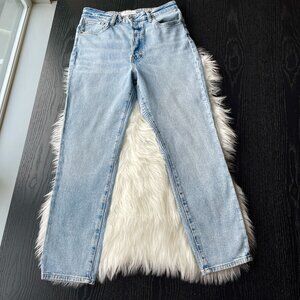W28” x L27.5” Vizio Bue Mom Jeans $28 Firm